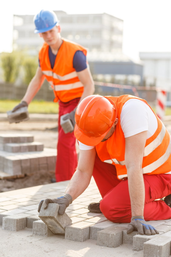 Laying a pavement